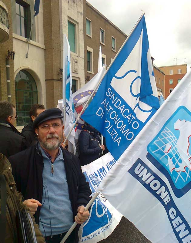 Latina. Le Forze di Polizia ed i Vigili del Fuoco contestano la politica economica del Governo