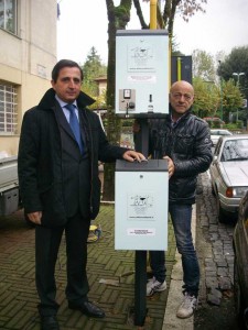 Colleferro - Viene sistemato uno dei due distributori automatici