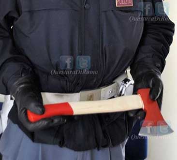 Tivoli. L’ascia brandita dal 44enne arrestato