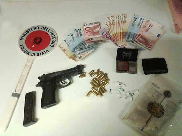 Polizia-casilino-sequestro-coca-euro-pistolar
