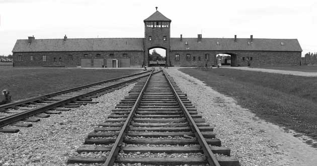 La ferrovia che conduceva i deportati direttamente all’interno del campo di concentramento di Auschwits-Birkenau