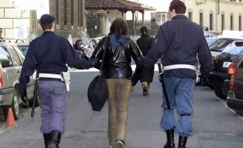 Polizia arresto donna