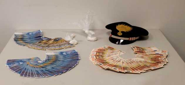 Carabinieri - Sequestro cocaina e banconote