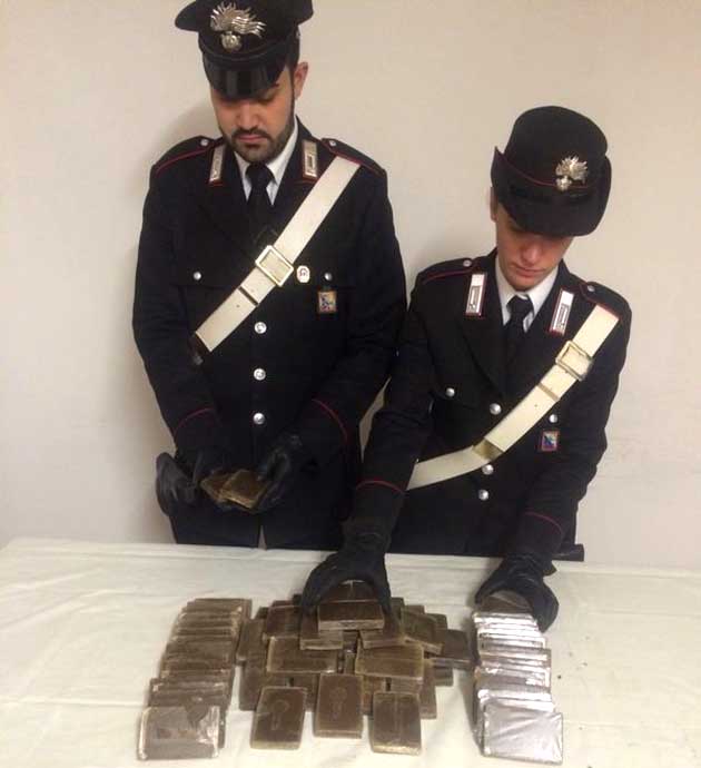 Roma. 8 Kg di hashish sequestrati e arrestati due marocchini a cura dei Carabinieri nell’ex scuola “8 Marzo”