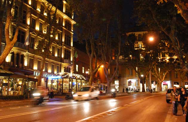 Roma. Via Vittorio Veneto by night