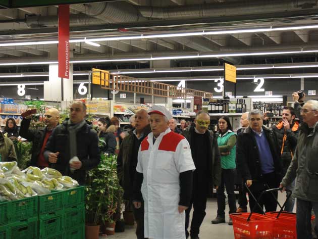 Flash mob della Corale “G. B. Martini” all’IperCoop