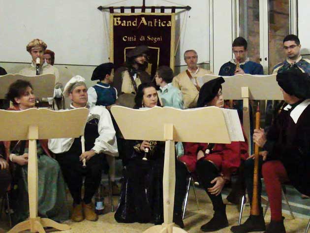 Grande successo per l’“Invito a Palazzo” Conti di Segni, tra cultura, musica, e costumi d’altri tempi -