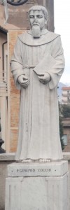 La statua dedicata a Padre Ginepro Cocchi
