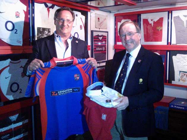 Il presidente del Museo del Rugby di Colleferro ed il presidente della Rfu Bob Reeves
