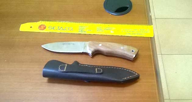 Il coltello sequestrato dai Carabinieri di Cassino