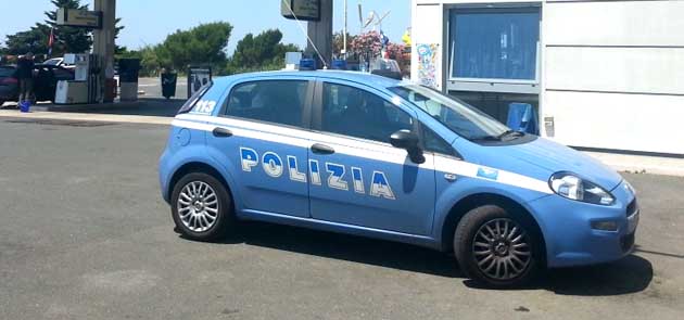 polizia benzinaio