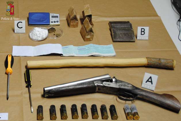 Velletri | Lanuvio. In casa di un 33enne di Lanuvio la Polizia di Stato rinviene e sequestra armi e droga