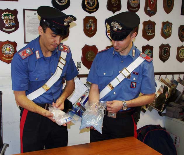 Le pasticche e le altre droghe sequestrate dai Carabinieri della Stazione Roma Casalbertone