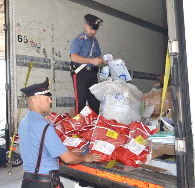 Il carico con i gratta e vinci recuperati dai Carabinieri