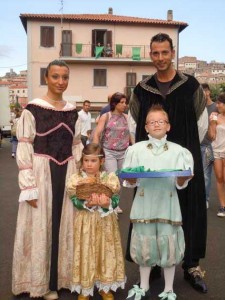 I Nobili della Contrada: Lucrezia Tedeschi, Federico Marletta e i bambini Luca e Martina Coluzzi