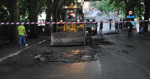 Violento nubifragio a Frosinone. A breve senso unico alternato su Viale Roma