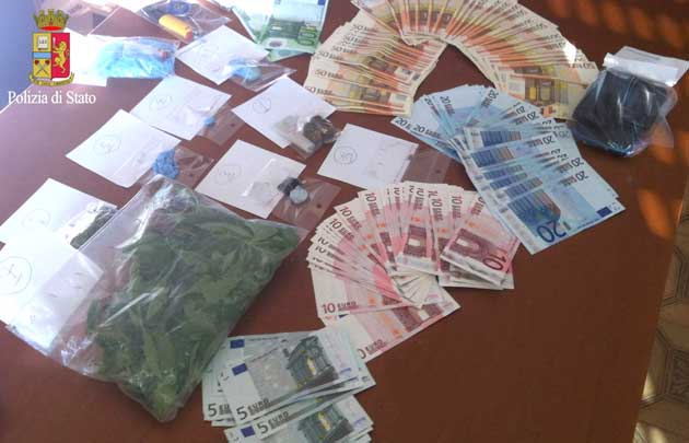 Roma. Marijuana nell'aiuola
