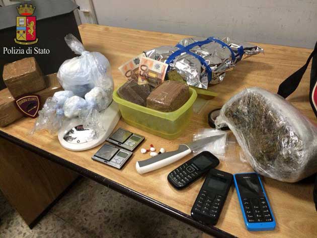 Il materiale sequestrato dalla Polizia alla Borghesiana