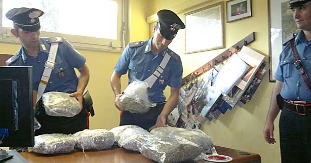 La droga recuperata Carabinieri della Stazione di Roma Appia