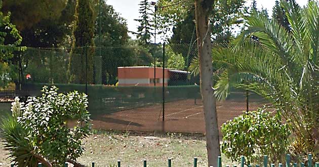 Latina. Il Circolo del Tennis situato all’interno dei giardini pubblici di Via delle Medaglie d’Oro