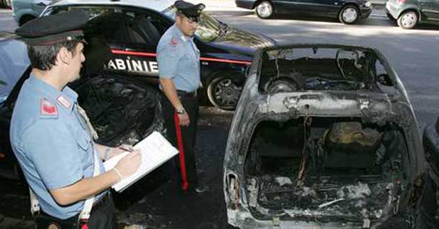 auto incendiata Carabinieri