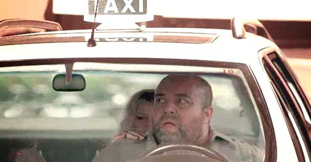 donna-in-taxi