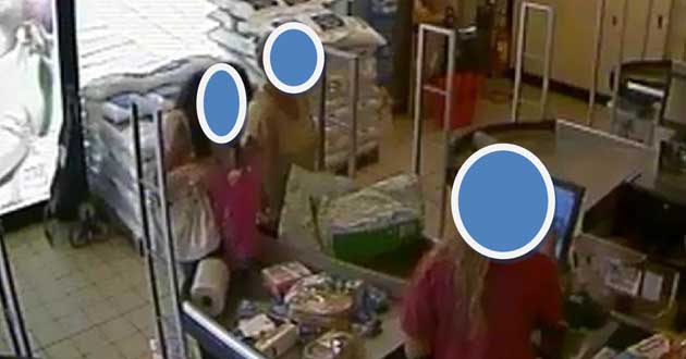 Un fotogramma della ripresa che ha tradito la donna