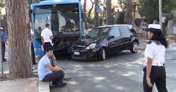 Roma. Infernetto. Incidente incrocio tra Via Castel Porziano e Via Cilea 10/07/13