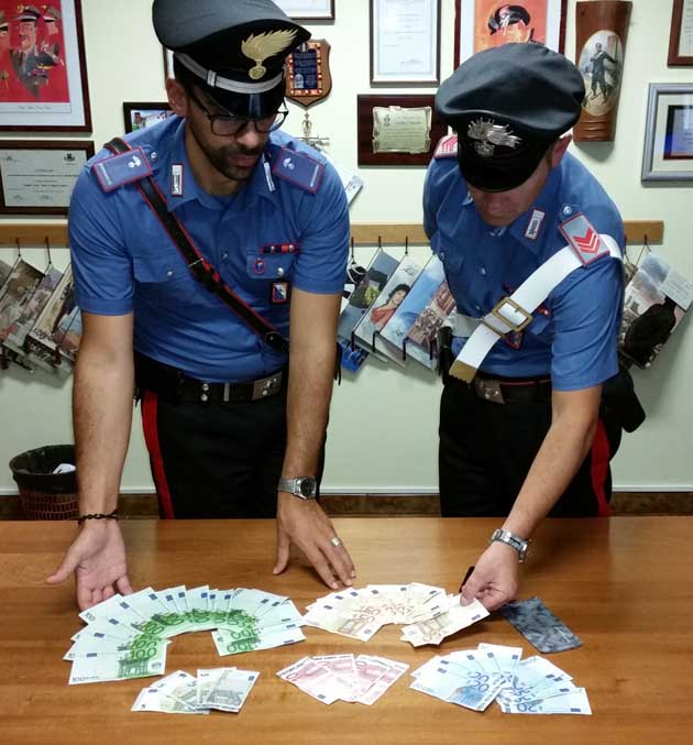 Il denaro falso sequestrato dai Carabinieri a Labico Il denaro falso sequestrato dai Carabinieri a Labico