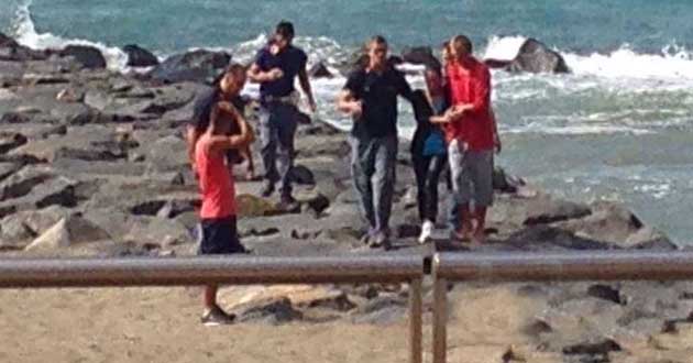 Ostia. In bilico sugli scogli. Polizia Nautica