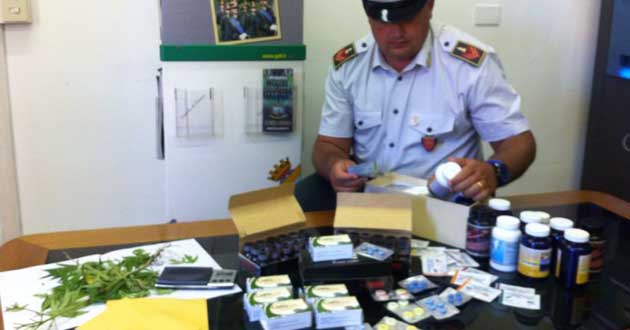I medicinali sequestrati dalla Guardui di Finanza di Velletri
