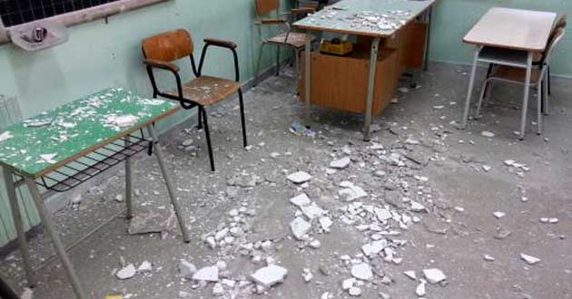 scuola intonaco caduto scuola intonaco caduto