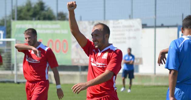 Polisportiva Ciampino Calcio. Tornatore esulta dopo il rigore dell'1-0