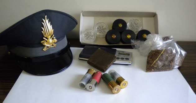 Il materiale sequestrato della Guardie di Finanza di Velletri