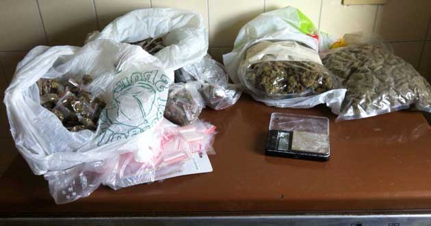 La droga ed il contante sequestrato dai Carabinieri di Frosinone