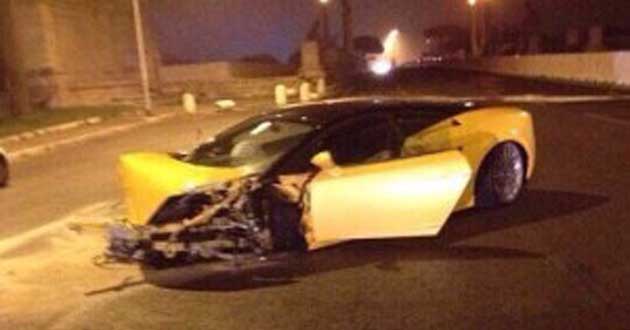 La Lamborghini di Keita prima di essere rimossa...