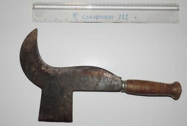 Roccasecca. La roncola sequestrata dai carabinieri