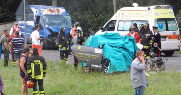 Velletri. Frontale tra una Smart ed un furgone. Daniele Gioiosi muore a vent’anni sulla “Cinque Archi”