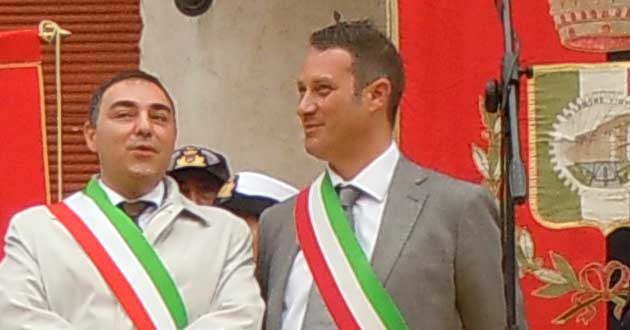 Il Sindaco di Paliano Domenico Alfieri aul palco accanto al Sindaco di Gavignano Emiliano Datti