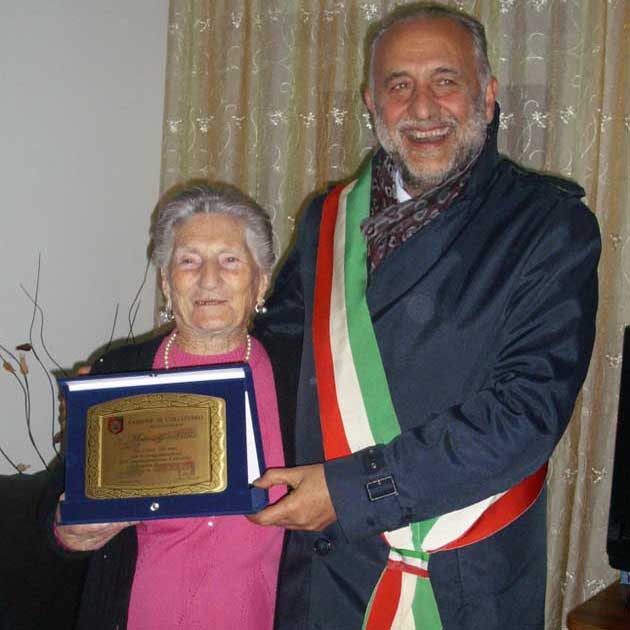 Il Sindaco Mario Cacciotti e la centenaria Marina Mattarelli Il Sindaco Mario Cacciotti e la centenaria Marina Mattarelli