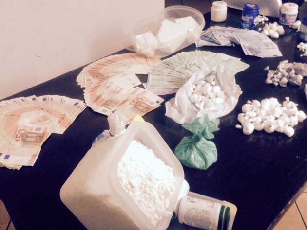 EUR Coppia Pusher La droga sequestrata