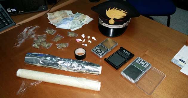 Il materiale sequestrato dai Carabinieri della Compagnia Alatri