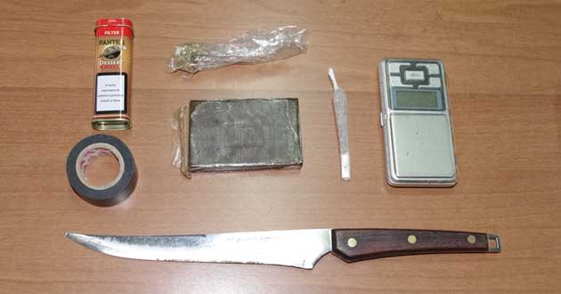 La droga ed il materiale sequestrato dai Carabinieri del Norm della Compagnia di Alatri