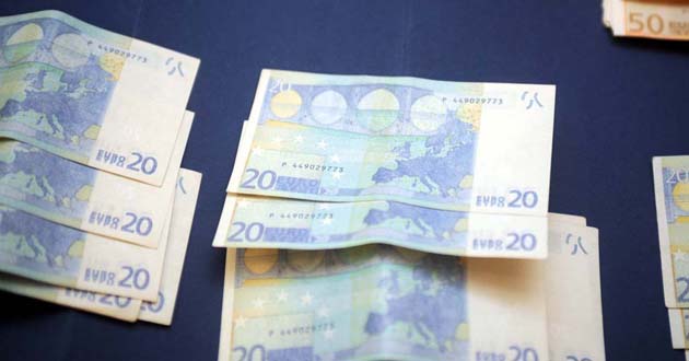 polizia arresti soldi falsi