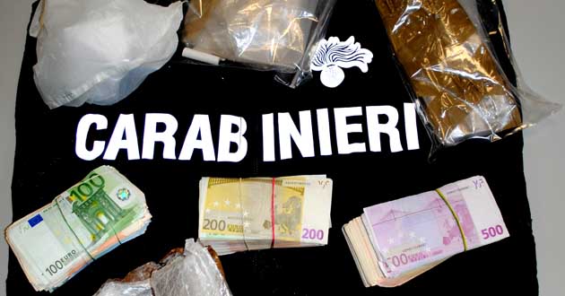 Il denaro e la droga sequestrati dai Carabinieri di Frosinone
