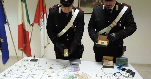 Grottaferrata. L'oro sequestrato dai Carabinieri al compro oro