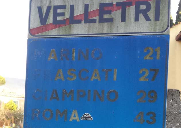 Velletri. Il cartello in Piazzale Clelio Bianchi