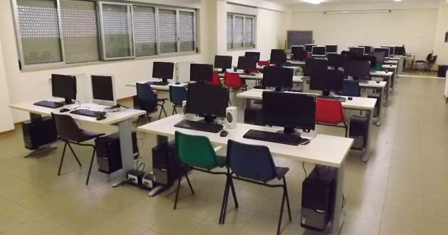 IIS Via Gramsci di Valmontone. Laboratorio di informatica