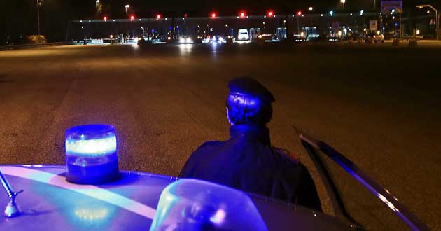 polizia-casello-autostrada-notte