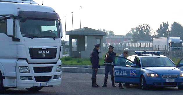 polizia-stradale-controllo-autocarri